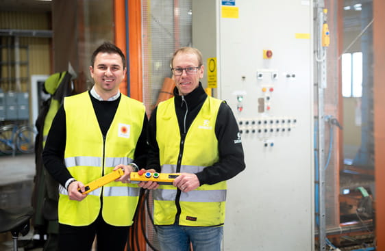 Vår säljare Elvir på besök hos Thomas för att erbjuda teknisk hjälp