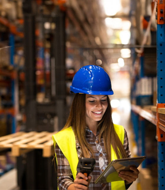 person med tablet truck logistik